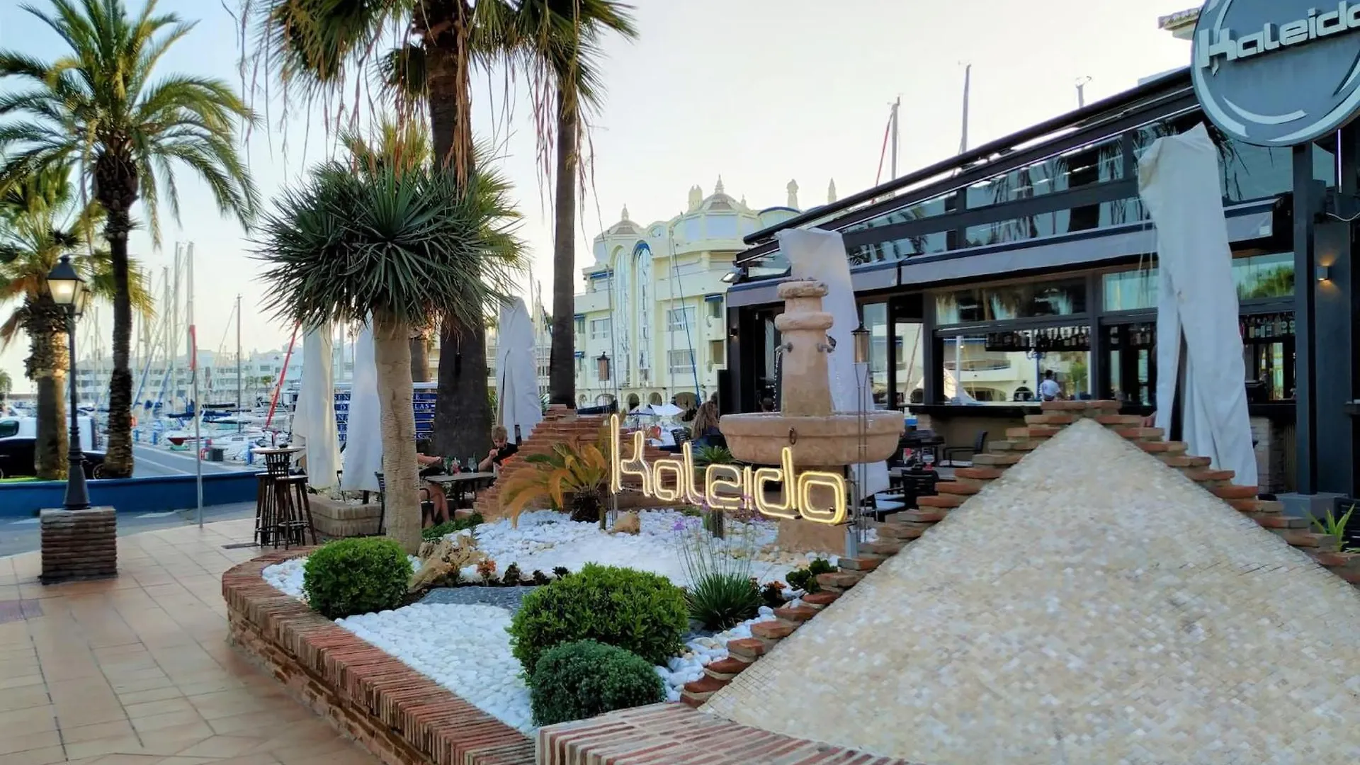 Large Deluxe Front Sea View Apartment Benalbeach Benalmadena
