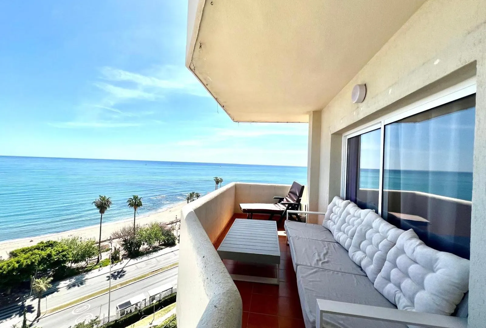 Large Deluxe Front Sea View Apartment Benalbeach Benalmadena