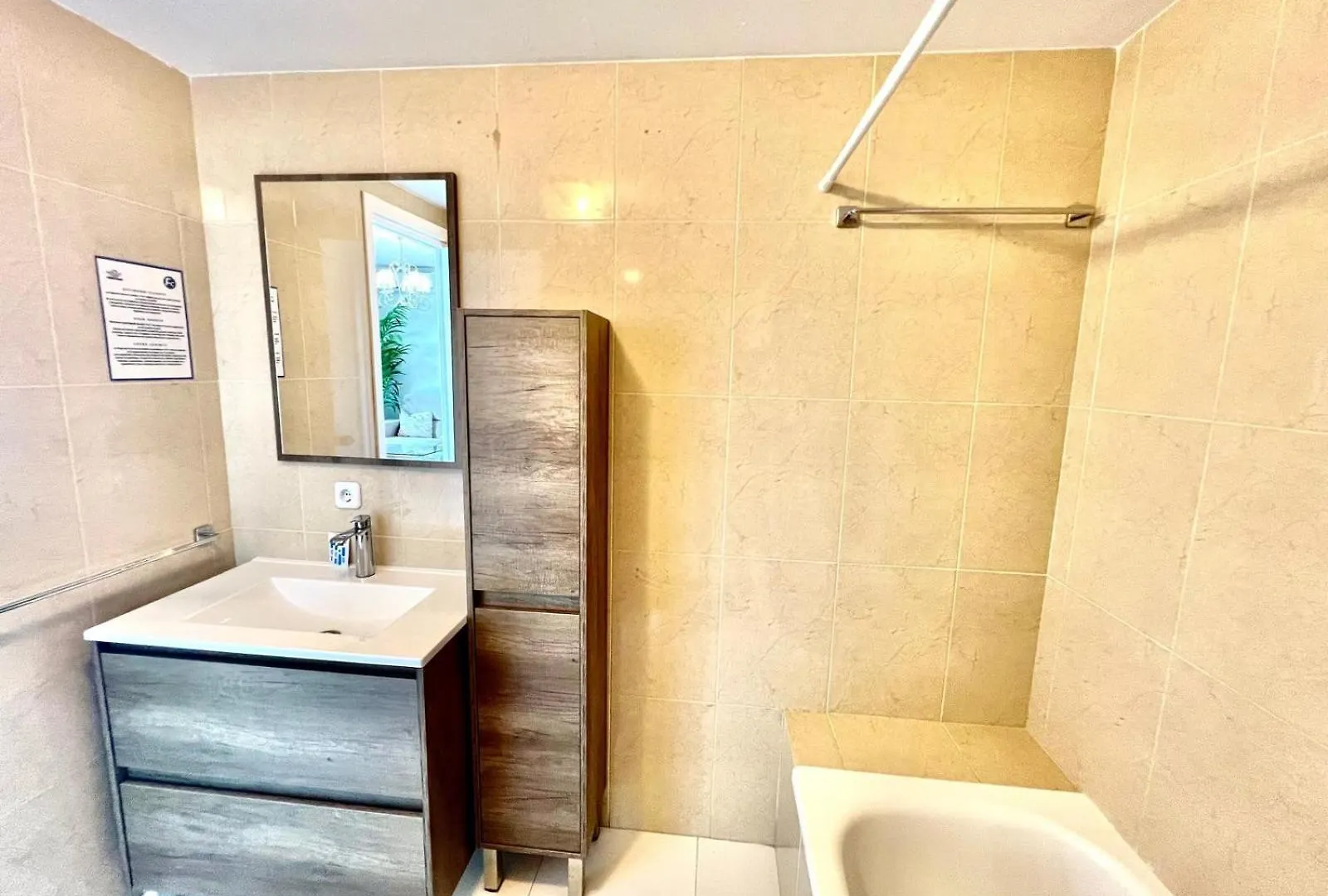 Large Deluxe Front Sea View Apartment Benalbeach Benalmadena